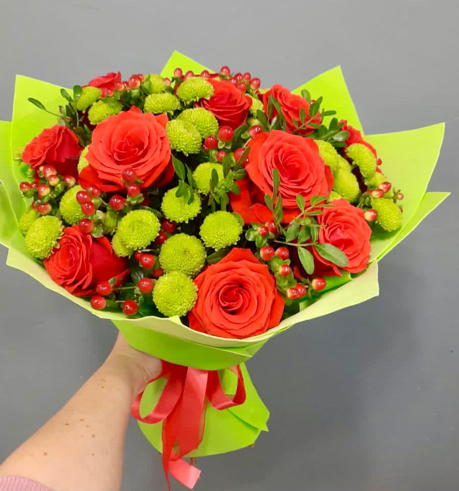 Букет цветов из: Хризантемы и Розы в Кубе