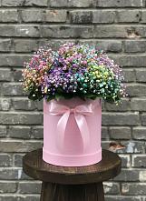 Цветочная композиция из Гипсофила и Розы в шляпной коробке в Кубе