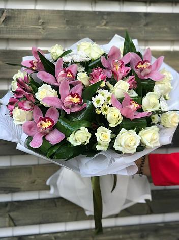 Букет цветов из: Розы и Хризантемы в Кубе