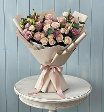 Букет цветов из:  Розы и Лизиантусы в Кубе