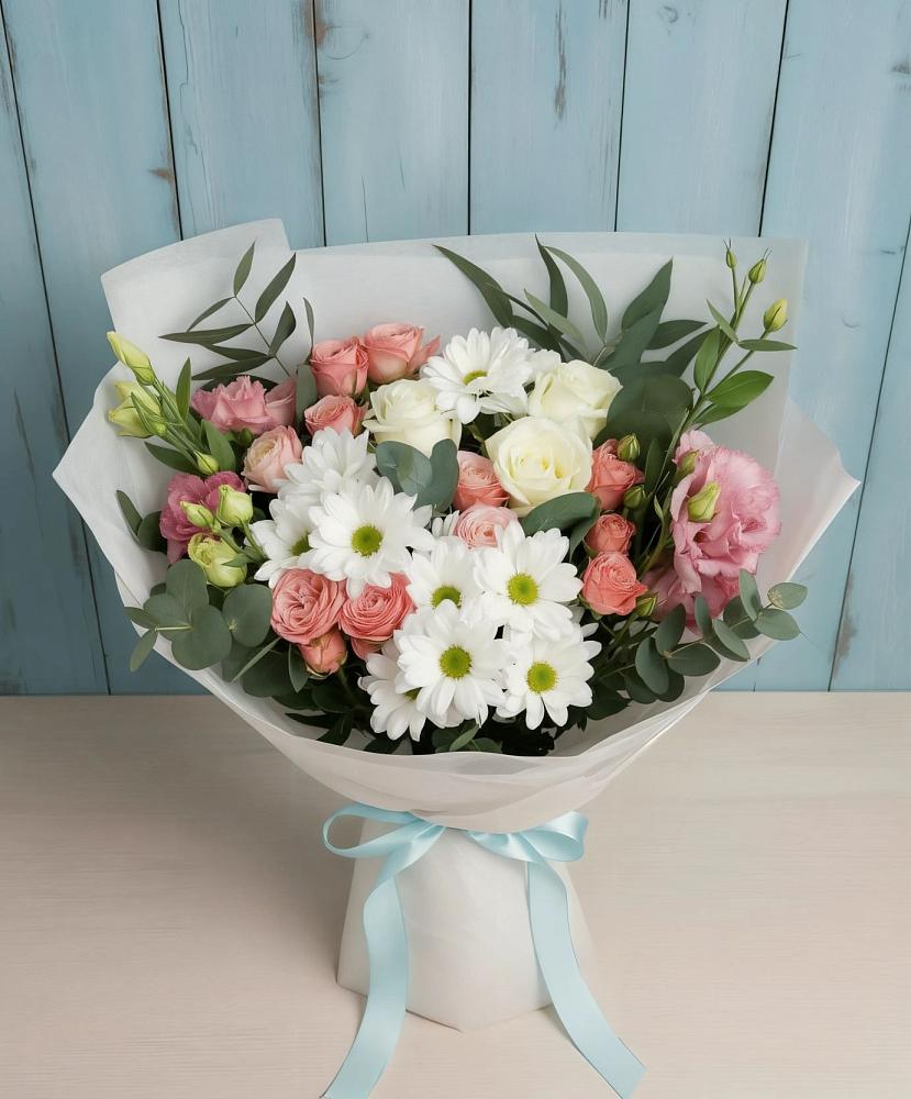 Букет цветов из: Розы, Лизиантусы и Хризантемы в Кубе