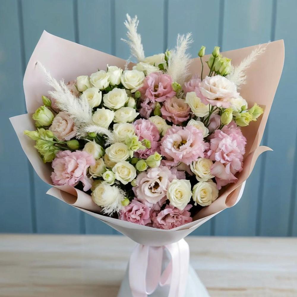 Букет цветов из: Альстромерии и Розы в Кубе