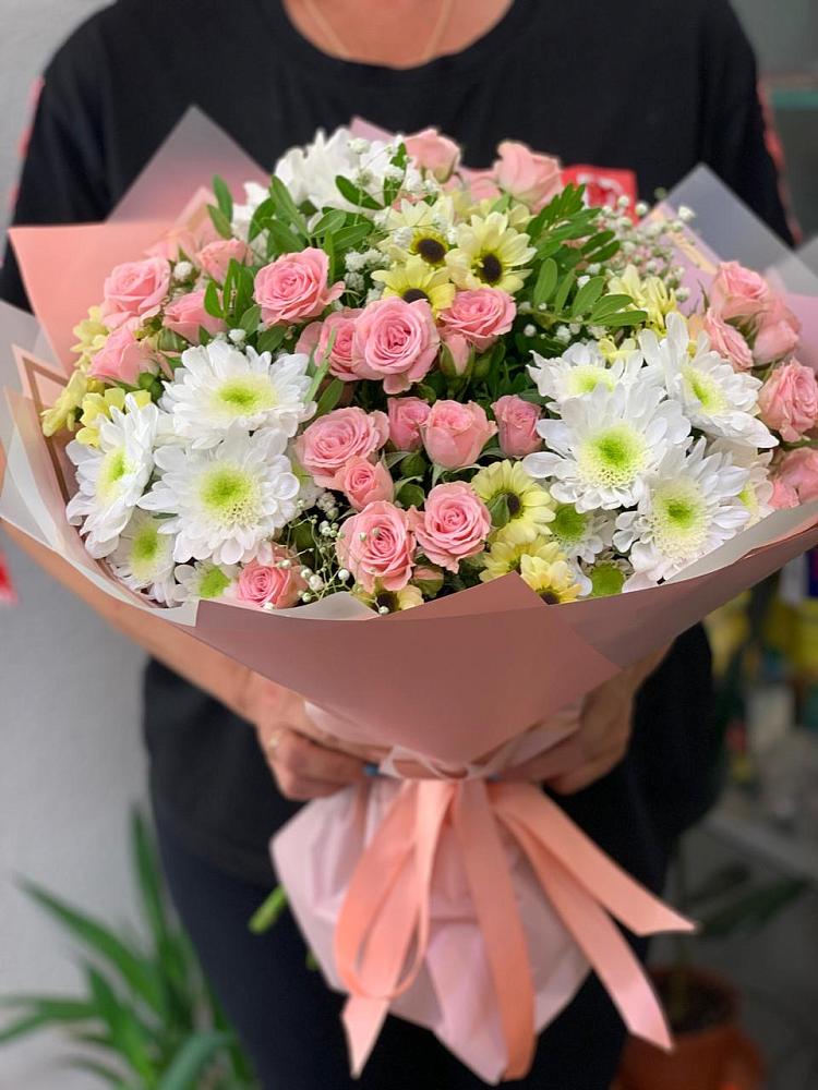 Букет цветов из: Розы и Хризантемы в Кубе