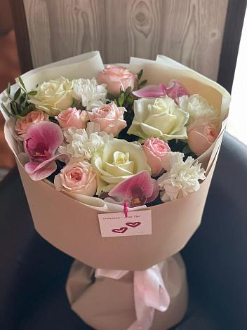 Букет цветов из: Орхидеи, Розы и Гвоздики в Кубе