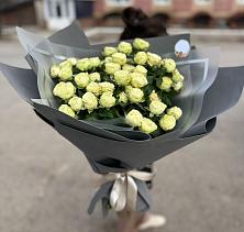 Букет Белые кустовые розы Солинеро в Кубе