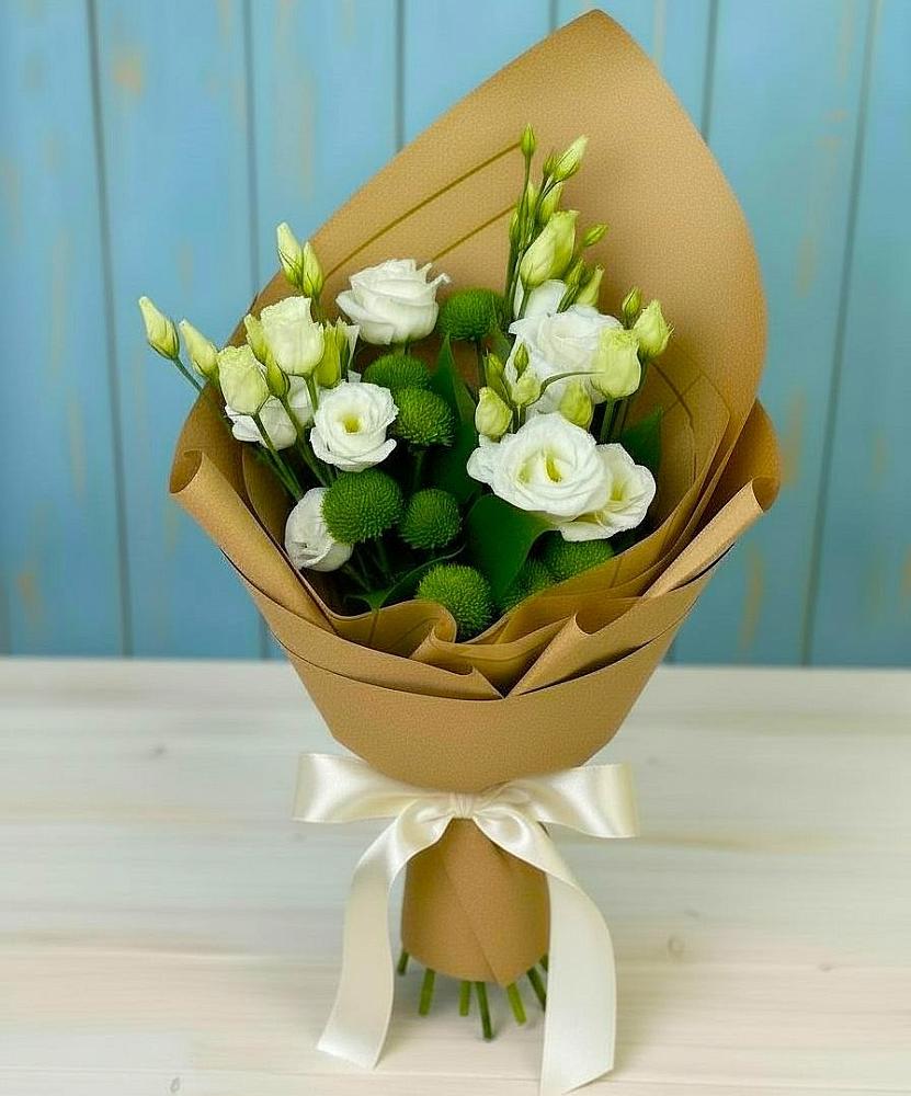 Букет цветов из: Хризантемы и Лизиантусы в Кубе