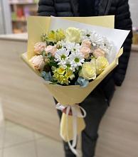Букет цветов из:  Альстромерии, Розы и Хризантемы в Кубе