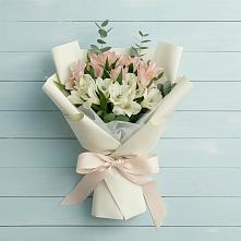 Букет цветов из:  Альстромерии в Кубе