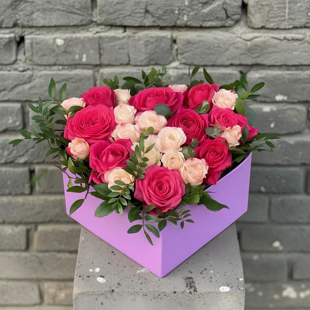 Цветочная композиция из Розы в коробке в Кубе