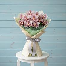 Букет цветов из:  Орхидеи и Розы в Кубе