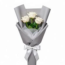Букет 3 белые розы в Кубе