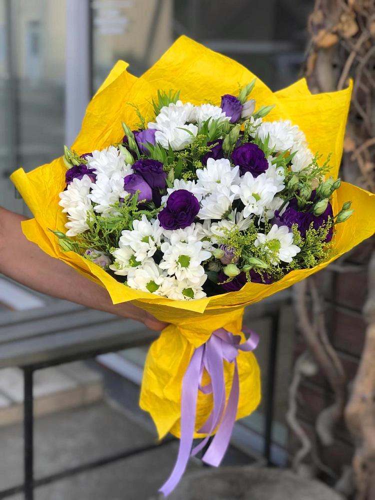 Букет цветов из: Ирисы, Хризантемы и Ромашки в Кубе