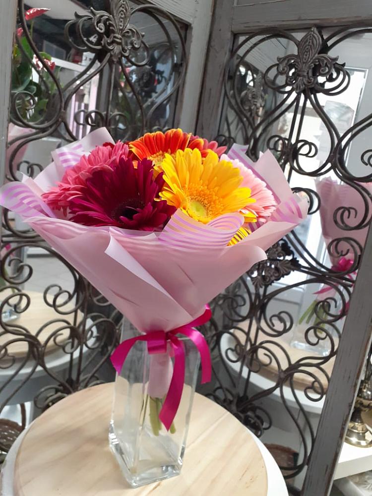 Букет цветов из: Герберы в Кубе