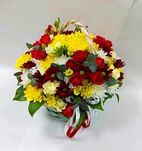 Цветочная композиция из Хризантемы и Розы в корзине в Кубе