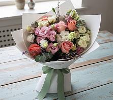 Букет цветов из:  Розы, Лизиантусы и Гвоздики в Кубе