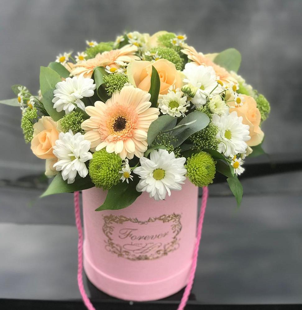 Цветочная композиция из Розы, Герберы и Хризантемы в шляпной коробке в Кубе