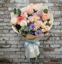 Букет цветов из:  Розы, Лизиантусы и Гвоздики #REPLACE_PRED# Кубе